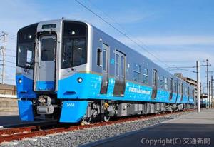 ＪＲ四国初となるハイブリッド式を採用した３６００系の外観