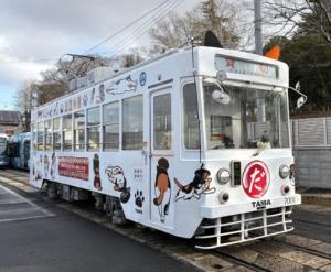 「だがし電車」のイメージ（岡山電気軌道提供）