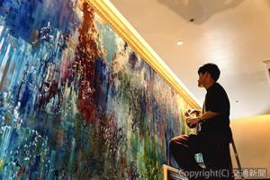 真田氏によるライブペインティングのイメージ（ＪＲ東日本提供）