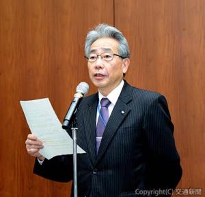 あいさつする内田代表幹事