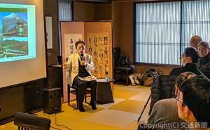 九州の列車の魅力を紹介する古宮社長