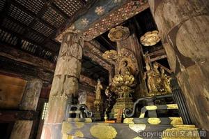 大徳寺　輪蔵の内観（京都市観光協会提供）