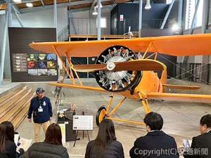 ひみつ基地ミュージアムのガイドツアーのようす（熊本ＤＣ実行委事務局提供） 