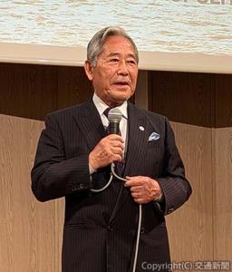 あいさつする中村氏