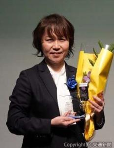 受賞した中山理事（ＪＲ西日本提供） 