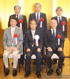 表彰式に出席した受賞者ら