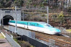 日本最長の青函トンネルを抜けて本州に上陸した上り「はやぶさ」（H5系）