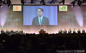 あいさつする喜㔟社長