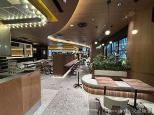 地下１階のフードホール「ＳＨＩＮＡＴＥＲＲＡＣＥ　ＫＩＴＣＨＥＮ」