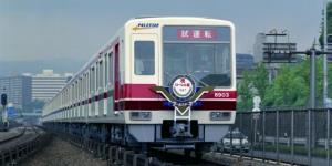 8000形「ポールスター号」（1987 年撮影）＝北大阪急行電鉄提供＝