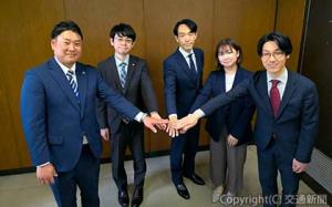 事業開始で手を携える関係者（テトラ・シフト提供）