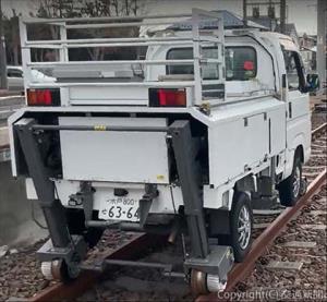 線路の点検などに活用する巡回用軌陸車のイメージ（ＪＲ東日本秋田支社提供）