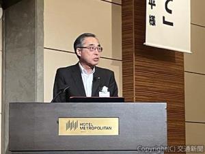 あいさつする金子支店長（日本電設工業提供）