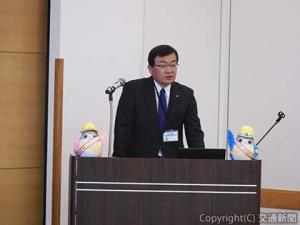 あいさつする大内社長（東日本電気エンジニアリング提供）