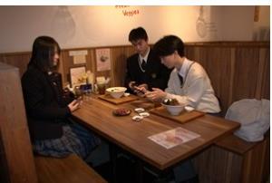 高校生による取材の様子（北総鉄道提供）