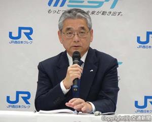 「ＪＲ西日本グループ　中期経営計画２０３０　―次なる成長に向けた共創と挑戦―」を発表する倉坂昇治ＪＲ西日本社長