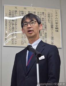 あいさつする政野常務