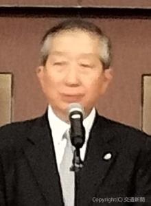 あいさつする田浦会長（東日本鉄道ＯＢ会提供）