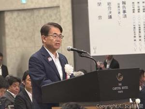 あいさつをする大村会長