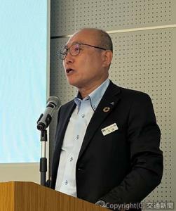 あいさつする久保社長（日本リーテック提供）