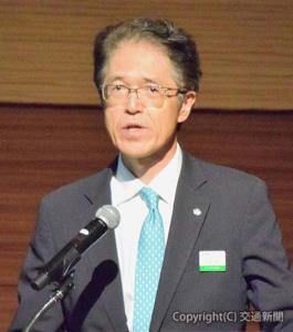 あいさつする太田社長