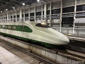 高速走行試験を行うＥ２系新幹線車両（鉄道・運輸機構提供）