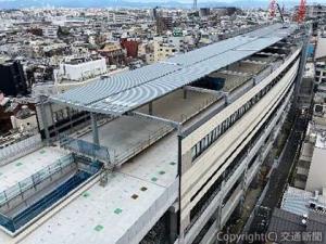 高架化工事中の淡路駅（阪急電鉄提供） 
