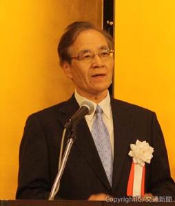 あいさつする大竹会長