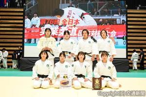 「厚生労働大臣杯争奪　第76回全日本実業柔道団体対抗大会」でＪＲ東日本女子柔道部が準優勝（ＪＲ東日本提供） 