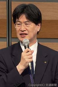 あいさつをする清水会長