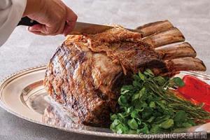 「アメリカ産トマホーク（骨付き肉）のローストビーフ」のイメージ（ホテルメトロポリタンエドモント提供）