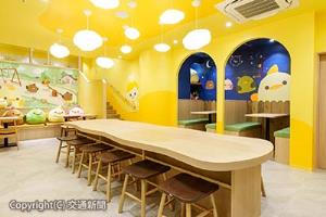 店内のカフェエリア（ジェイアール東海フードサービス提供）