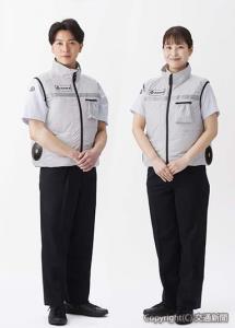 導入するオリジナルのファン付きベストの着用イメージ（西武鉄道提供）
