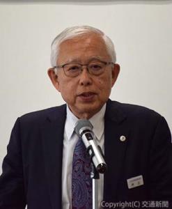 あいさつする井上会長（相川撮影）