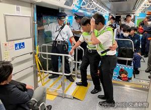 横取りブリッジを使用した訓練の様子（東京モノレール提供）