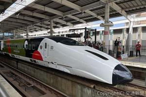 運転開始した九州新幹線８００系版「くまモンアドベンチャー号」