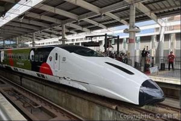 交通新聞 電子版｜JR九州 くまモンアドベンチャー号800系版デビュー