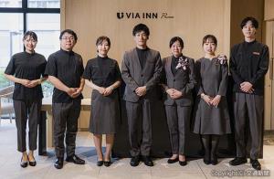 新制服を着用したスタッフのイメージ（ＪＲ西日本ヴィアイン提供）