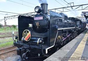 傘寿の特別塗装を施したＣ57１８０号機＝新津駅＝