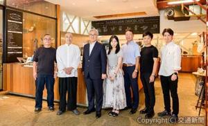 小坂社長（左から３人目）と関係者（東京メトロ提供）