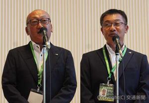 あいさつする㊨西村監督㊧濵岡監督