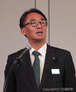 あいさつする喜㔟社長