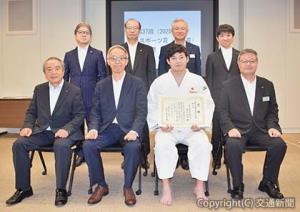 個人賞を受賞した蒲生氏（前列右から２人目）