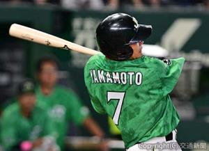 タイムリーを放つ山本（交通新聞クリエイト撮影）
