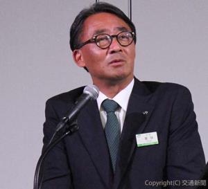 あいさつする喜㔟社長