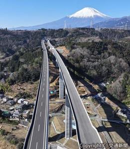 御殿場線駿河小山駅スタートの社会科見学コースで特別に歩くことができる建設中の新東名高速道路（イメージ、中日本高速道路提供）