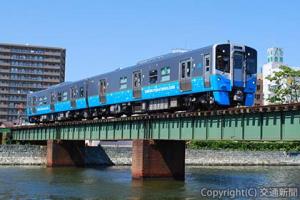 四国のローカル輸送に新風を吹き込む３６００系が徳島市内を快走