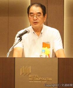 特別講演する山田氏