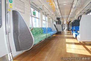 洗練され温もりのある車内空間