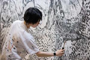 ＶＩＫＩさんによるレシートアート作品の制作イメージ（東京モノレール提供） 
